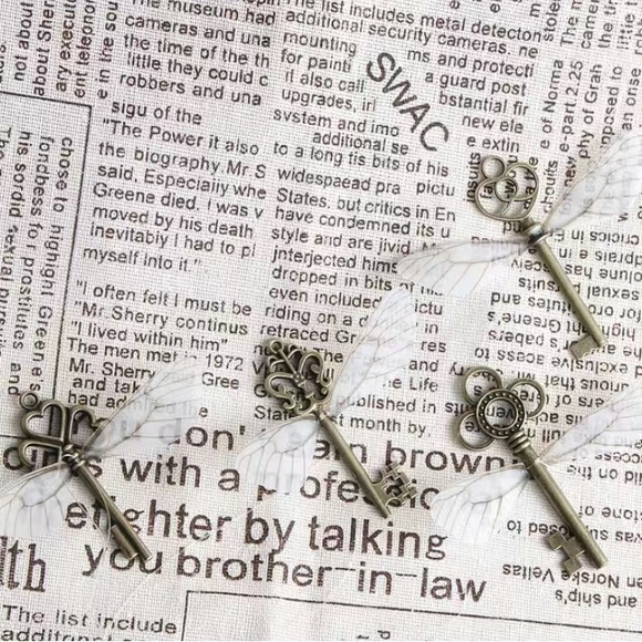 Warner Bros. Other - Tree Ornaments Christmas Holiday Harry Potter Flying Keys Wings Hogwarts